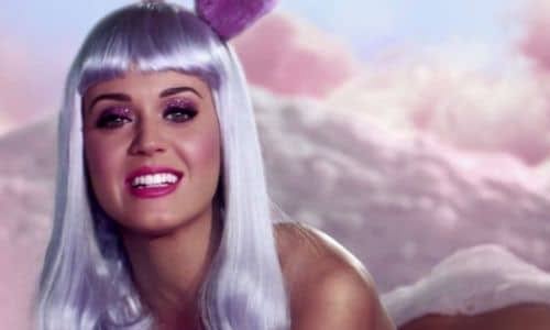 Foto del video California Gurls in cui Katy Perry ha un glitter makeup rosa